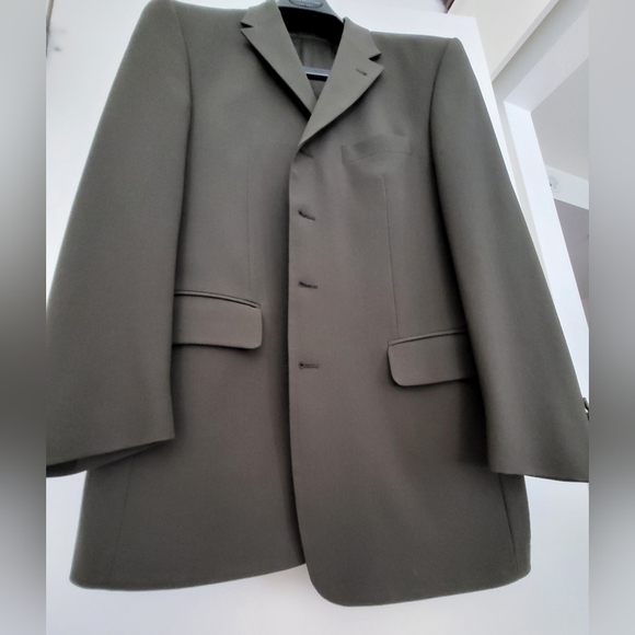 Almost New Men's Suit - 40 - Picture 3 of 14